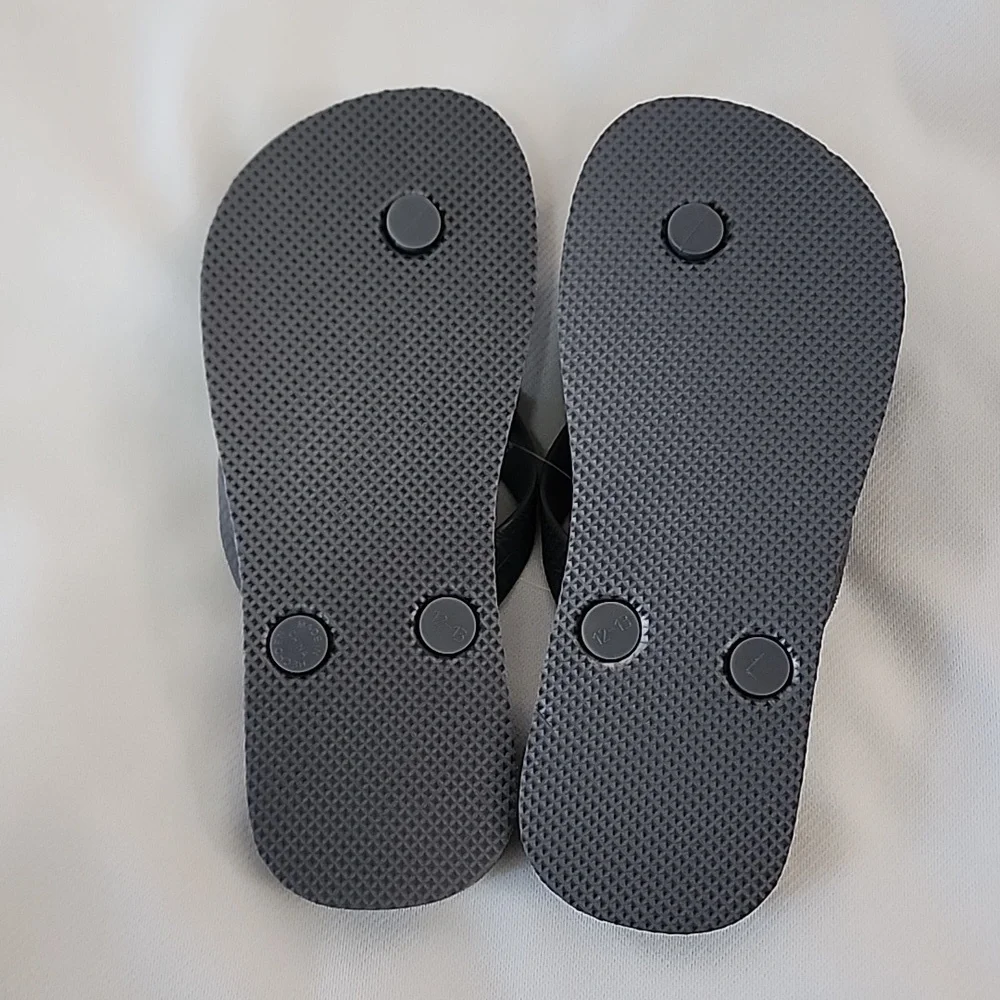 Old Navy Flip Flop Size: 12-13